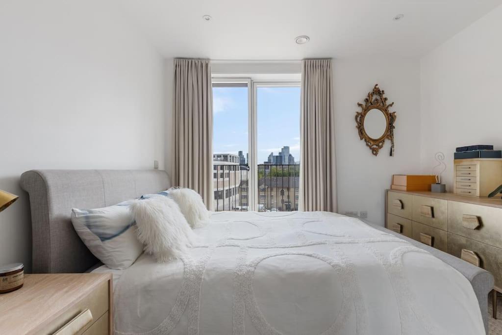 Modern New 1-Bedroom Home Stunning Views ロンドン エクステリア 写真