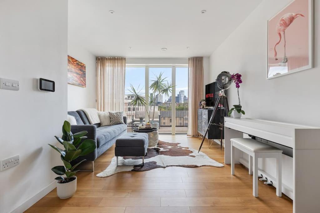 Modern New 1-Bedroom Home Stunning Views ロンドン エクステリア 写真