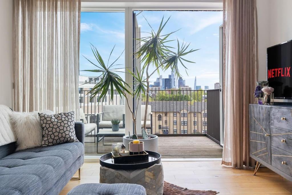 Modern New 1-Bedroom Home Stunning Views ロンドン エクステリア 写真
